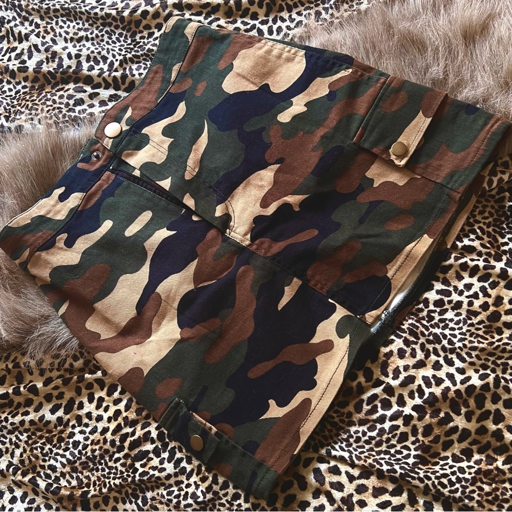 FOREVER 21 Camouflage Denim Mid-Waisted Mini Skirt ⋆ PRE-LOVED ⋆